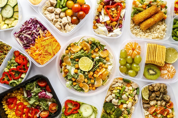 Alimentação saudável com vitaminas que beneficiam a saúde dos olhos e evitam a fotossensibilidade.